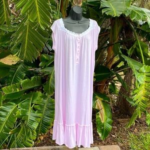 Eileen West knit nightgown.